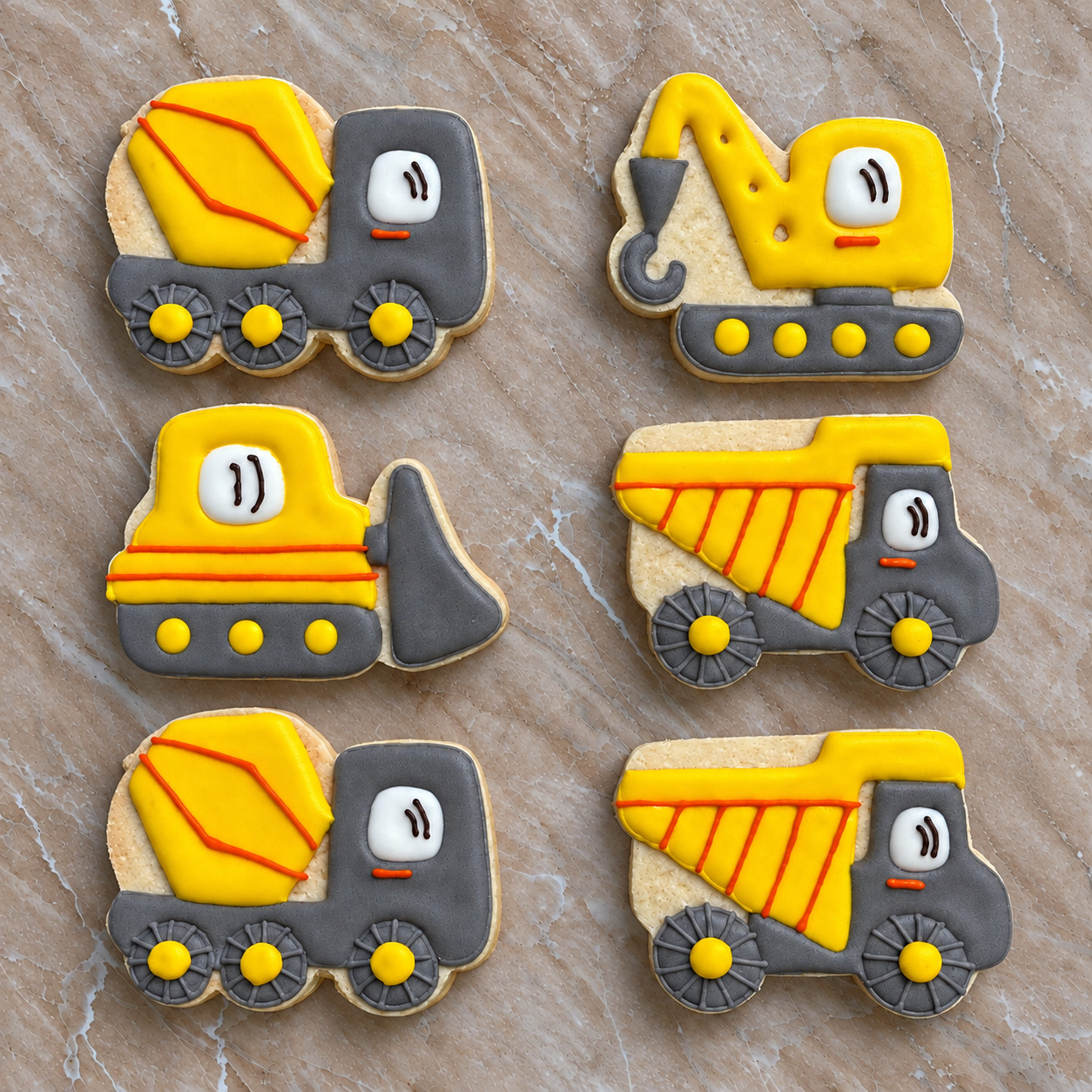 Sarı İş Makineleri Partisi royal icing kurabiye seti
